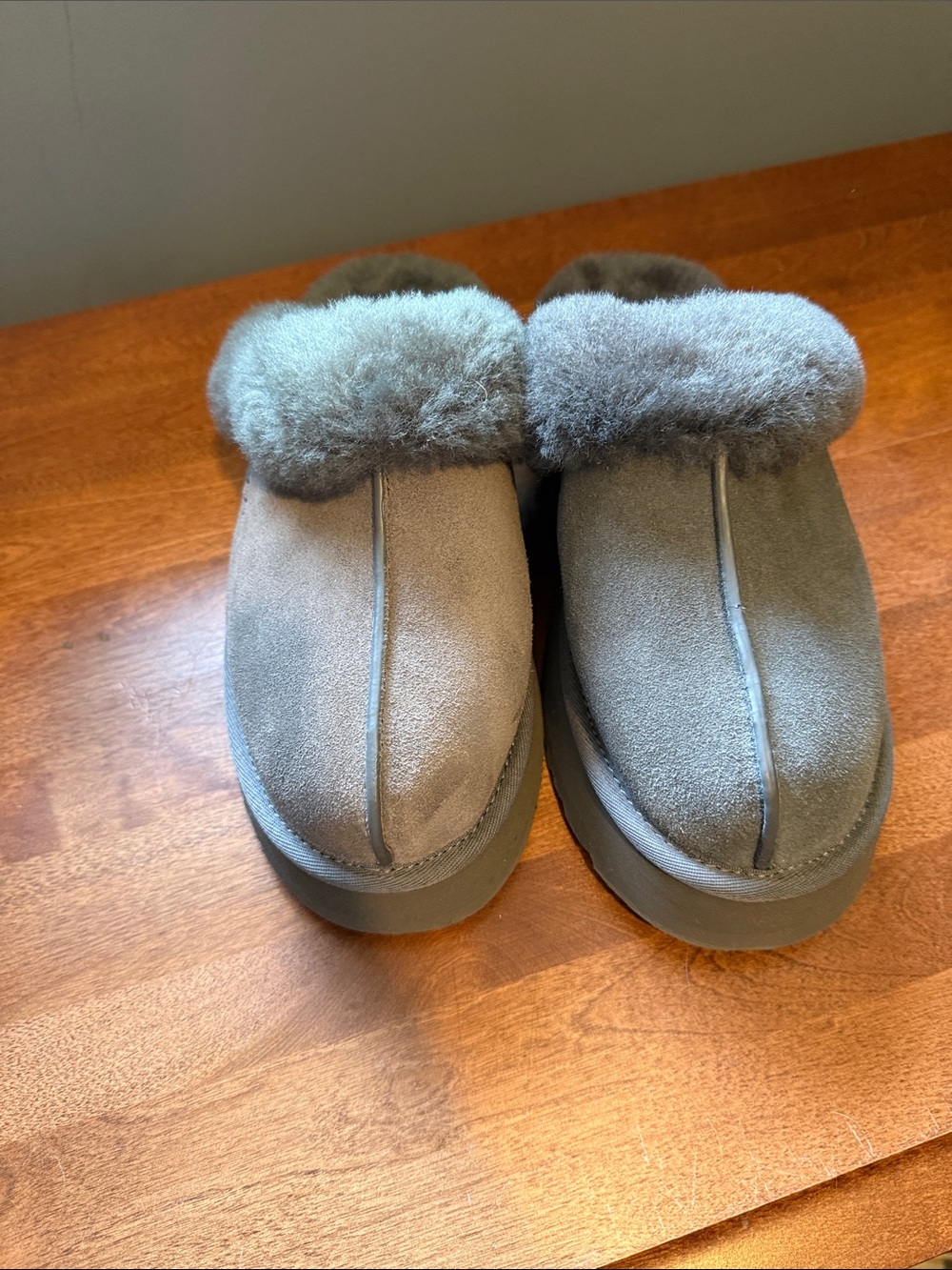 UGG Women’s Gray Plush Shearling Slipper Clog - Picture 6 of 7